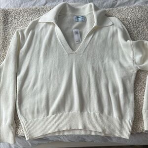 Old Navy Cream V-Neck Sweater